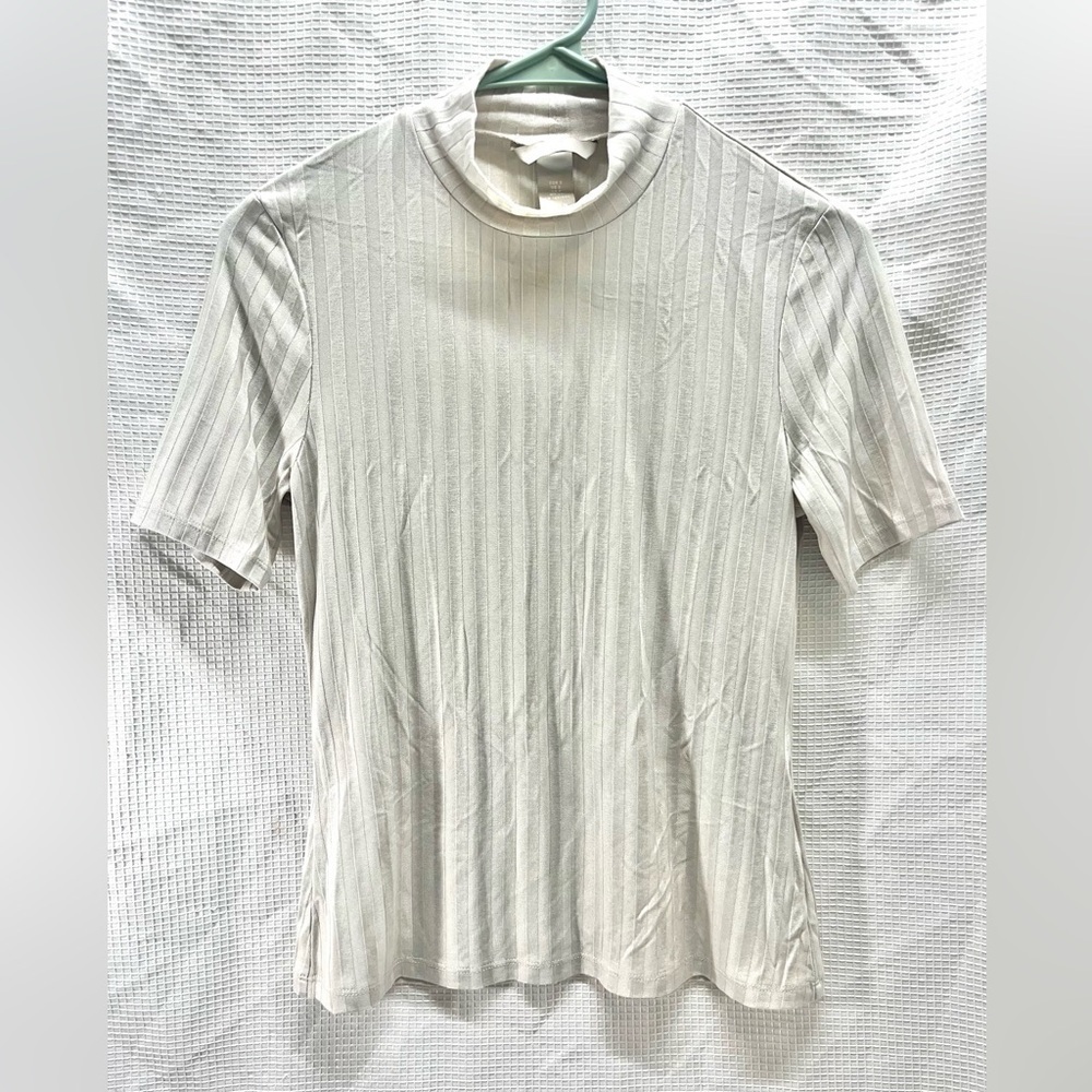 H&M Women’s Soft Shirt-Sleeve Top Cream Colored Top Size Small